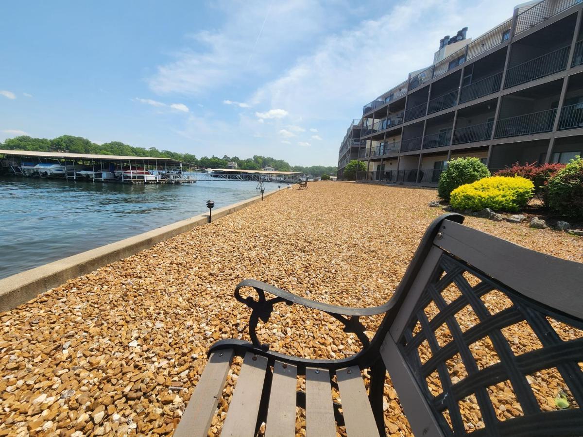 Lakefront Condo With A View Osage Beach Dış mekan fotoğraf
